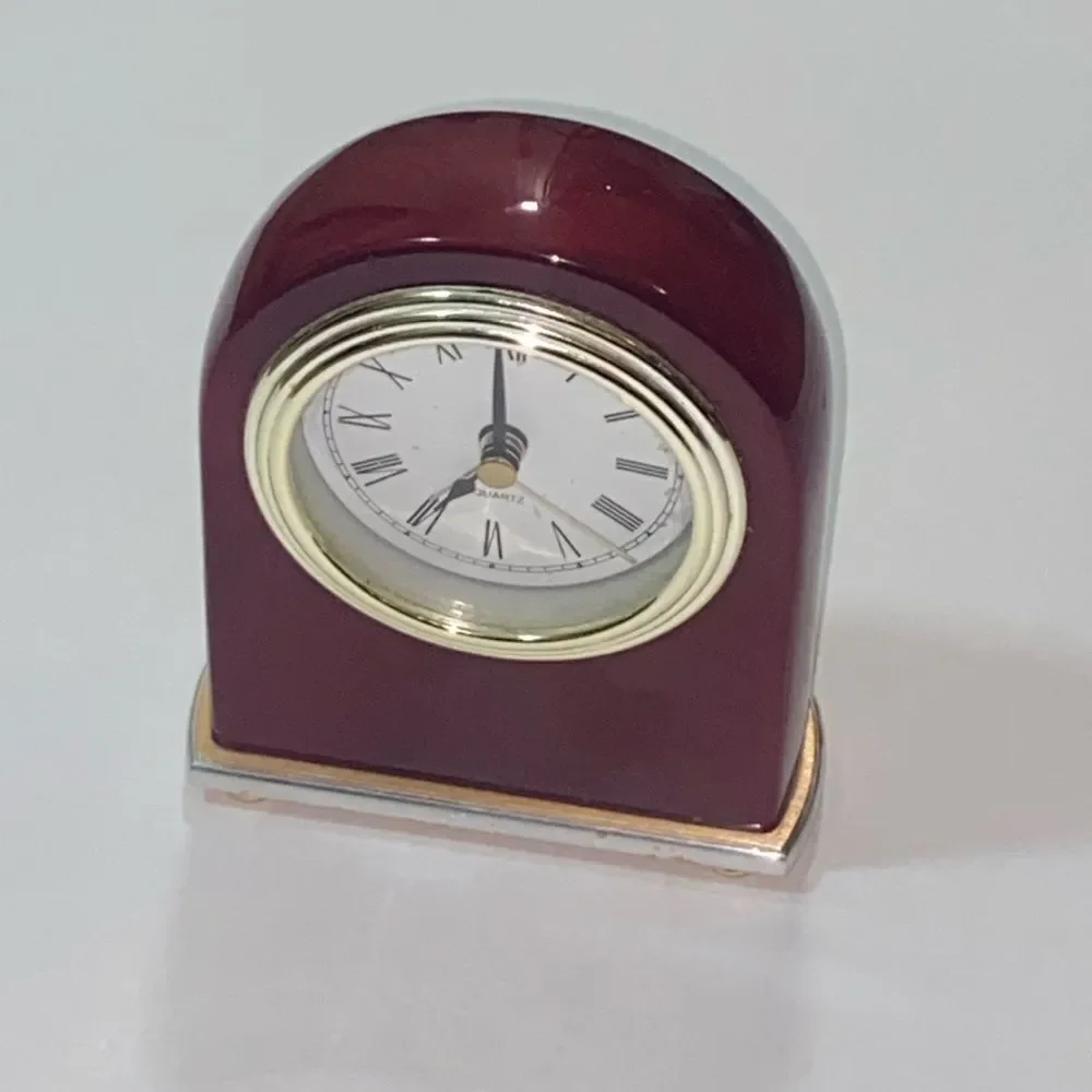 Elegant Red Burgundy and Gold Quartz Clock